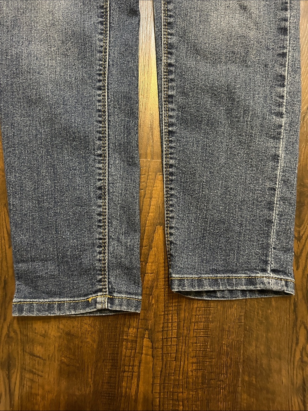 Curvy Midwash Blue Skinny Jeans for Women - Picture 9 of 10